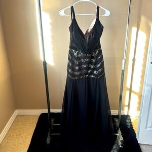 Bee darlin. Size 9/10 Beautiful lace